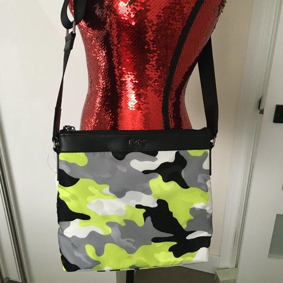 MK Crossbody Unisex - Picture 7 of 8